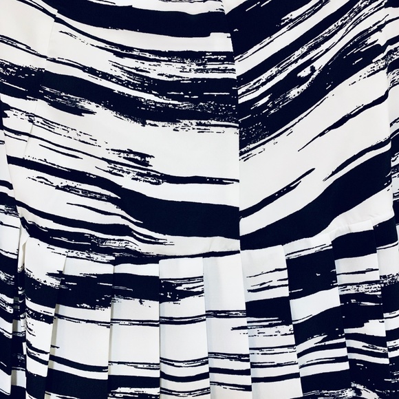 Banana Republic Abstract Print Mini Skirt - Picture 2 of 5